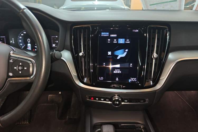 Used Volvo S60 2022 B4 Zhiyi Luxury Edition Audio And AC Panel