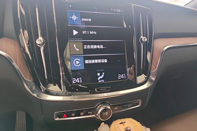 Used Volvo S60 2022 B4 Zhiyuan Luxury Edition Audio And AC Panel