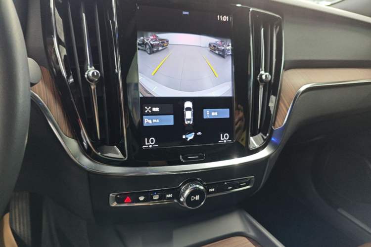 Used Volvo S60 2022 B4 Zhiyuan Luxury Edition Audio And AC Panel