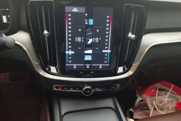 Used Volvo S60 2022 B4 Zhiyi Luxury Edition Audio And AC Panel