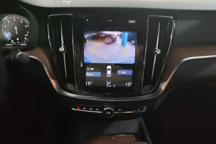Used Volvo S60 2022 B4 Zhiyuan Luxury Edition Audio And AC Panel