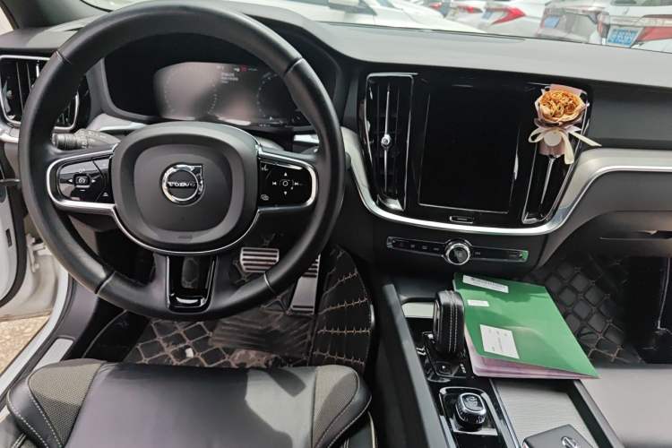Used Volvo S60 2022 B4 Zhiyuan Sport Edition Center Console