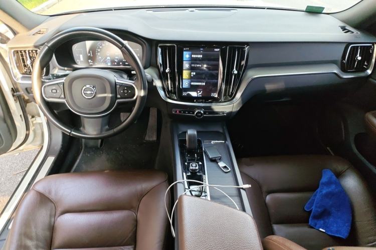 Used Volvo S60 2022 B4 Zhiyi Luxury Edition Center Console