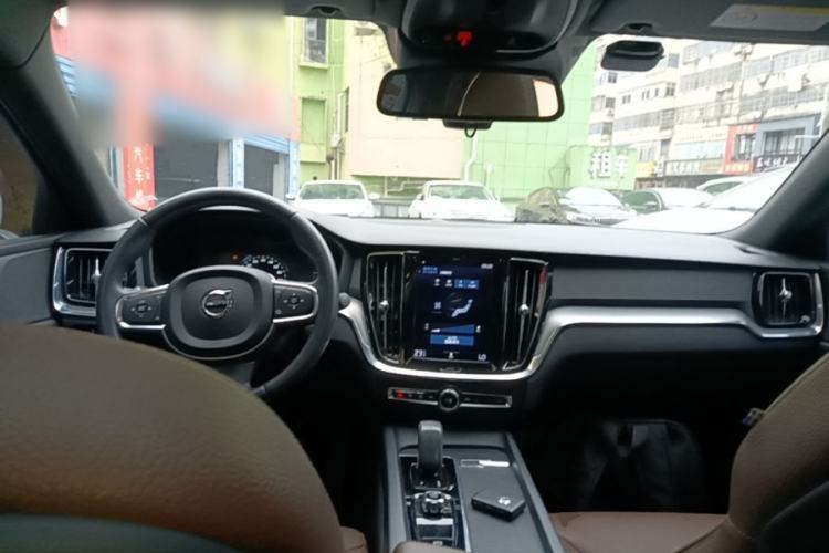 Used Volvo S60 2022 B4 Zhiyi Luxury Edition Center Console