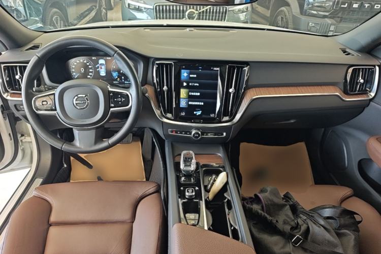 Used Volvo S60 2022 B4 Zhiyuan Luxury Edition Center Console