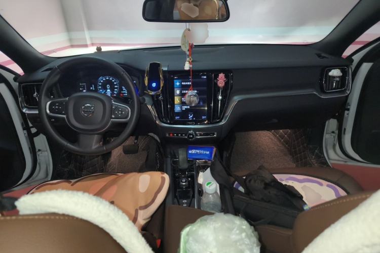 Used Volvo S60 2022 B4 Zhiyi Luxury Edition Center Console