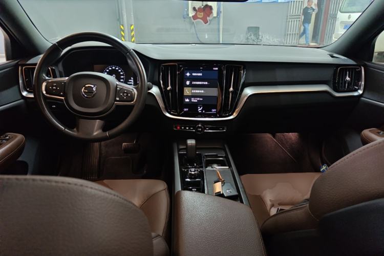 Used Volvo S60 2022 B4 Zhiyi Luxury Edition Center Console