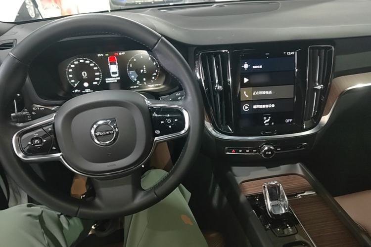 Used Volvo S60 2022 B4 Zhiyuan Luxury Edition Center Console