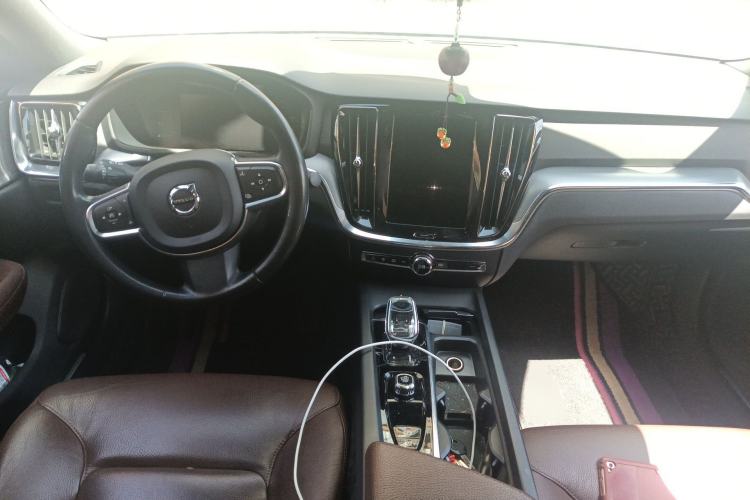 Used Volvo S60 2022 B4 Zhiyi Luxury Edition Center Console