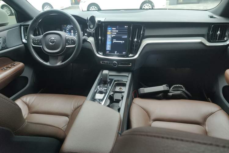 Used Volvo S60 2022 B4 Zhiyi Luxury Edition Center Console