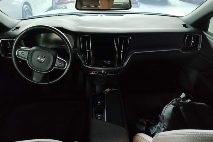 Used Volvo S60 2022 B4 Zhiyi Luxury Edition Center Console