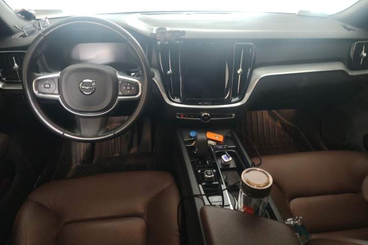Used Volvo S60 2022 B4 Zhiyi Luxury Edition Center Console