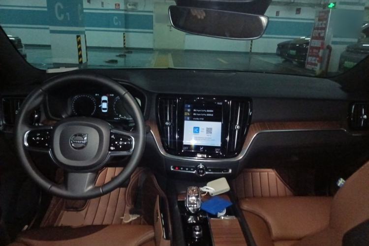 Used Volvo S60 2022 B4 Zhiyuan Luxury Edition Center Console