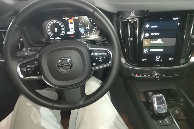Used Volvo S60 2022 B4 Zhiyuan Luxury Edition Center Console