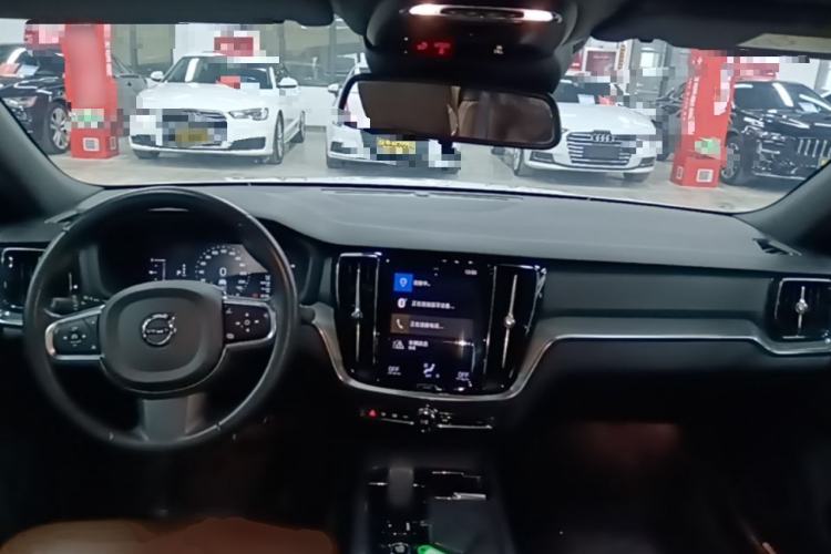 Used Volvo S60 2022 B4 Zhiyi Luxury Edition Center Console