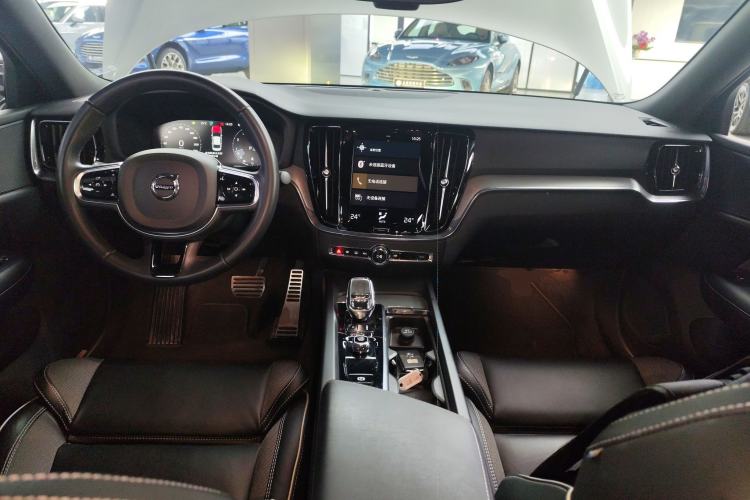 Used Volvo S60 2022 B4 Zhiyuan Sport Edition Center Console