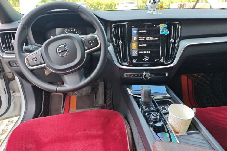 Used Volvo S60 2022 B4 Zhiyi Luxury Edition Center Console