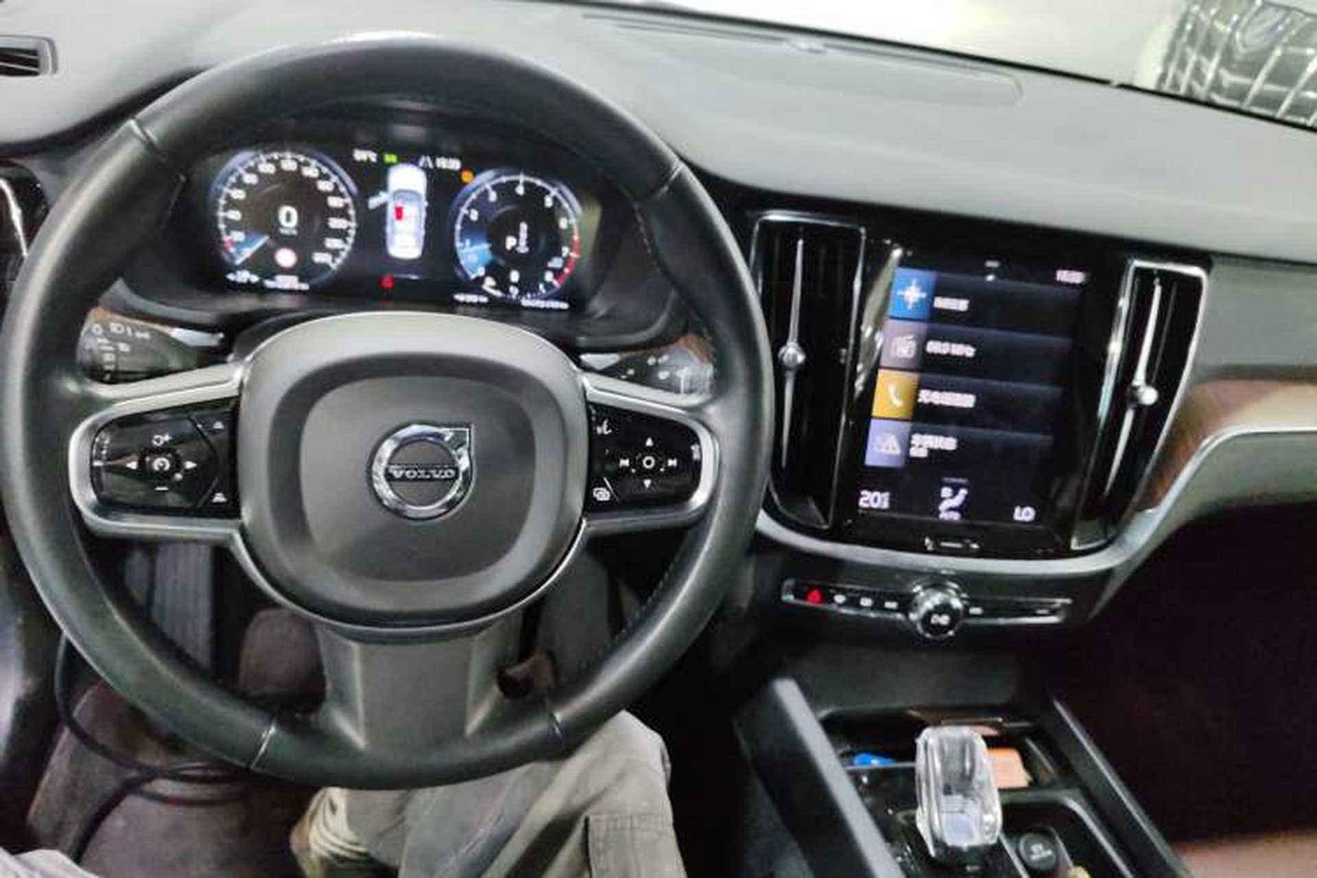 Used Volvo S60 2022 B4 Zhiyuan Luxury Edition Center Console