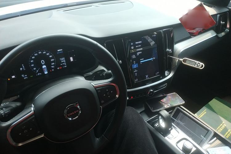 Used Volvo S60 2022 B4 Zhiyi Luxury Edition Center Console