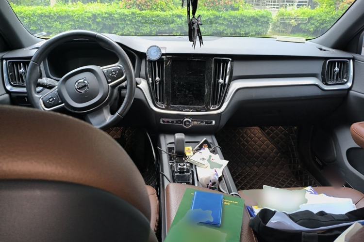Used Volvo S60 2022 B4 Zhiyi Luxury Edition Center Console