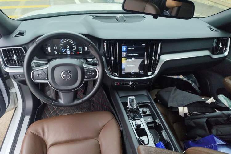 Used Volvo S60 2022 B4 Zhiyi Luxury Edition Center Console