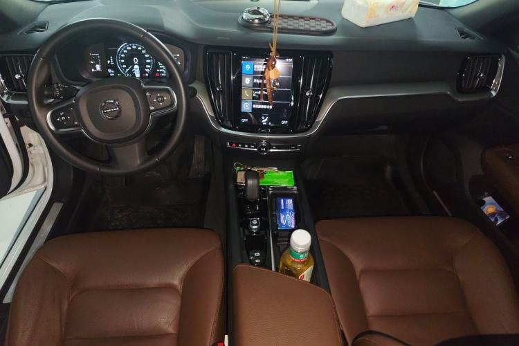 Used Volvo S60 2022 B4 Zhiyi Luxury Edition Center Console
