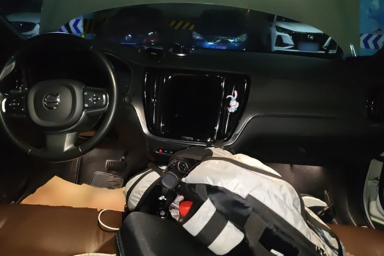 Used Volvo S60 2022 B4 Zhiyi Luxury Edition Center Console