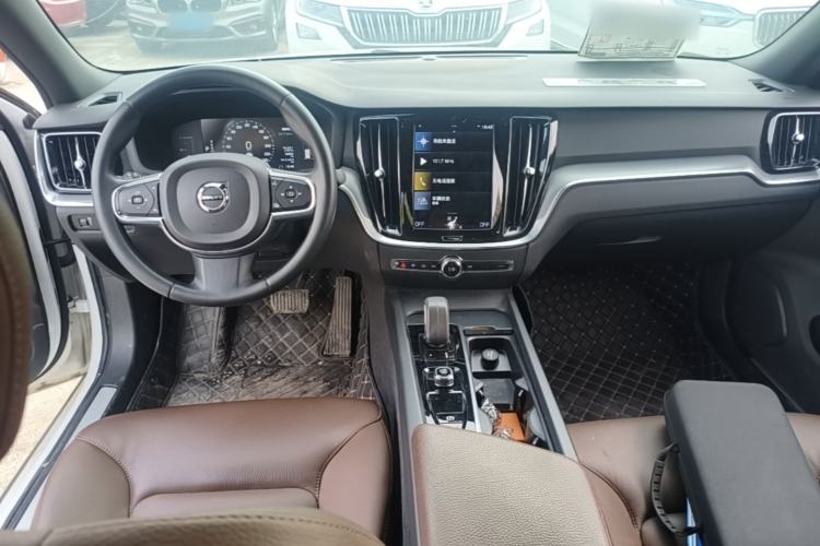 Used Volvo S60 2022 B4 Zhiyi Luxury Edition Center Console