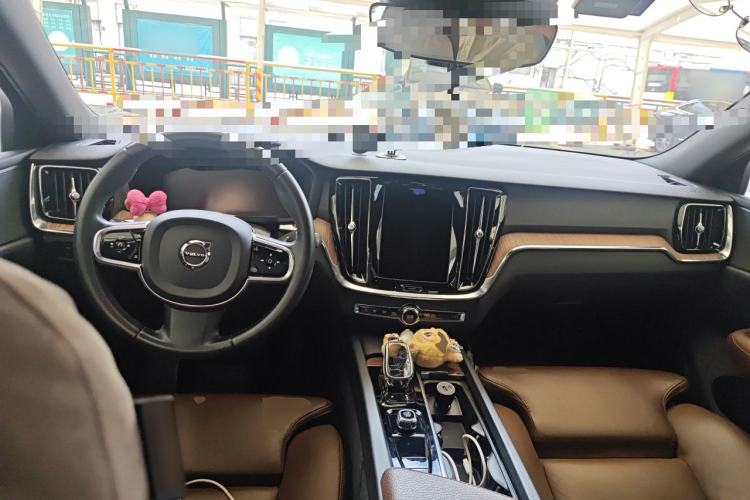 Used Volvo S60 2022 B4 Zhiyuan Luxury Edition Center Console