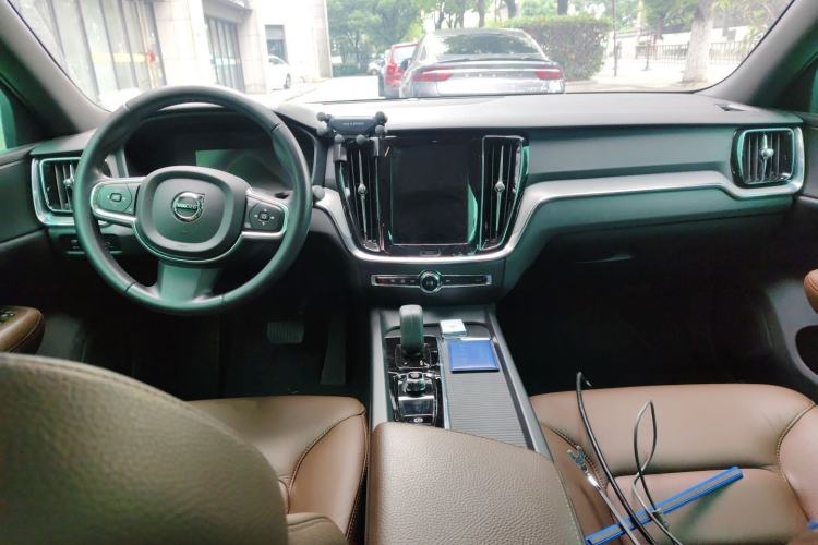 Used Volvo S60 2022 B4 Zhiyi Luxury Edition Center Console