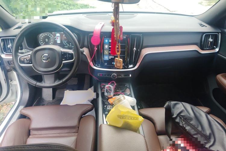 Used Volvo S60 2022 B4 Zhiyuan Luxury Edition Center Console