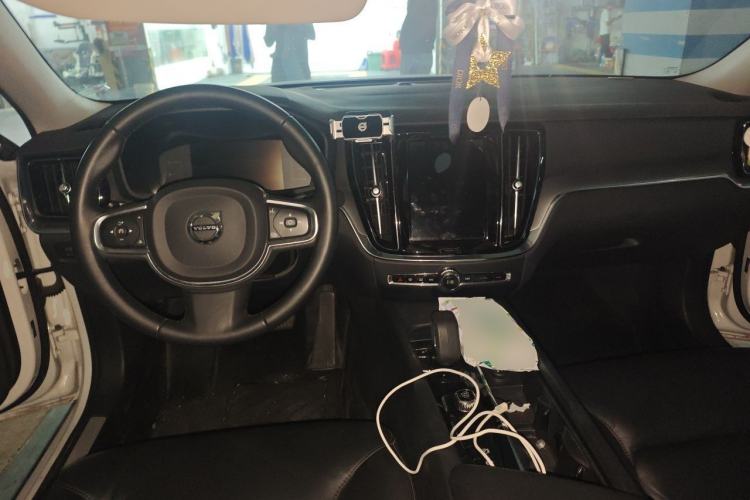Used Volvo S60 2022 B3 Smart Drive Luxury Edition Center Console