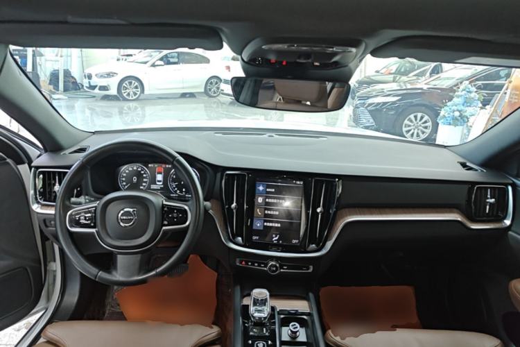 Used Volvo S60 2022 B4 Zhiyuan Luxury Edition Center Console