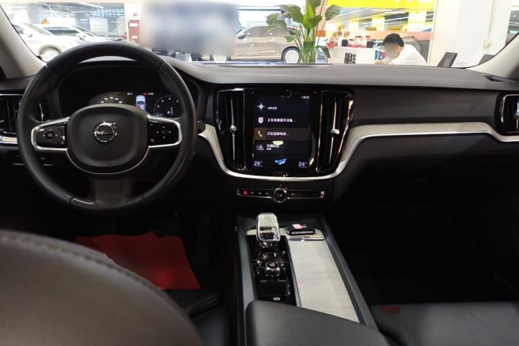 Used Volvo S60 2022 B4 Zhiyuan Luxury Edition Center Console