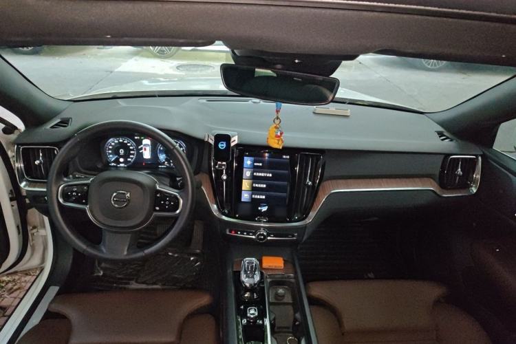 Used Volvo S60 2022 B4 Zhiyuan Luxury Edition Center Console