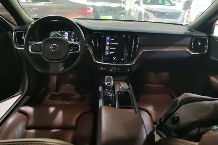 Used Volvo S60 2022 B4 Zhiyuan Luxury Edition Center Console