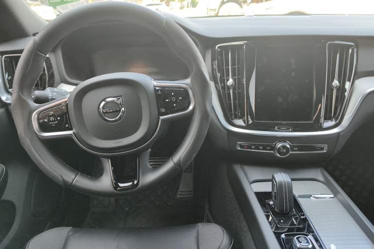 Used Volvo S60 2022 B4 Zhiyuan Sport Edition Center Console