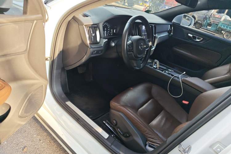Used Volvo S60 2022 B4 Zhiyi Luxury Edition Driver Seat