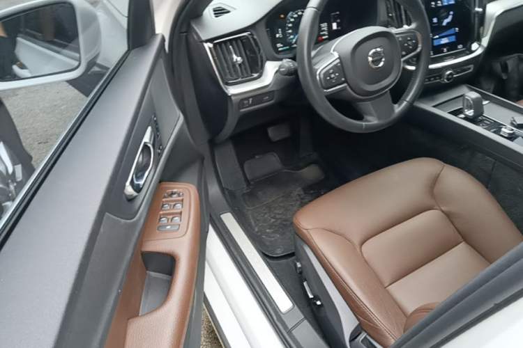 Used Volvo S60 2022 B4 Zhiyi Luxury Edition Driver Seat