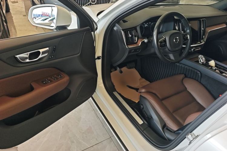 Used Volvo S60 2022 B4 Zhiyuan Luxury Edition Driver Seat