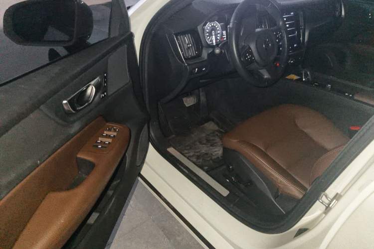 Used Volvo S60 2022 B4 Zhiyi Luxury Edition Driver Seat