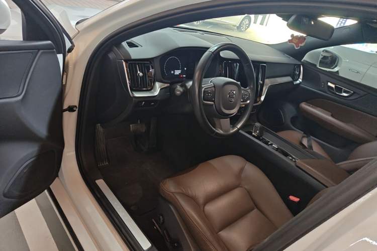 Used Volvo S60 2022 B4 Zhiyi Luxury Edition Driver Seat