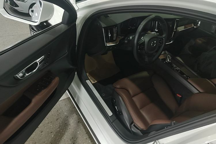 Used Volvo S60 2022 B4 Zhiyuan Luxury Edition Driver Seat