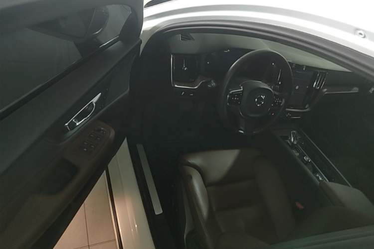 Used Volvo S60 2022 B4 Zhiyuan Luxury Edition Driver Seat