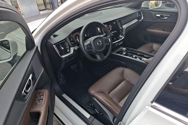 Used Volvo S60 2022 B4 Zhiyi Luxury Edition Driver Seat