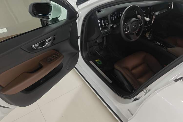 Used Volvo S60 2022 B4 Zhiyi Luxury Edition Driver Seat