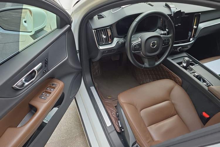 Used Volvo S60 2022 B3 Smart Drive Luxury Edition Driver Seat