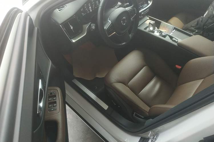 Used Volvo S60 2022 B4 Zhiyi Luxury Edition Driver Seat