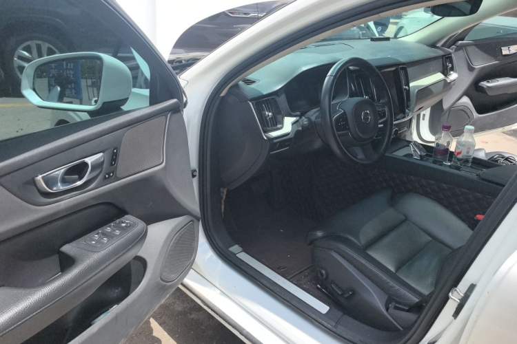 Used Volvo S60 2022 B4 Zhiyuan Luxury Edition Driver Seat