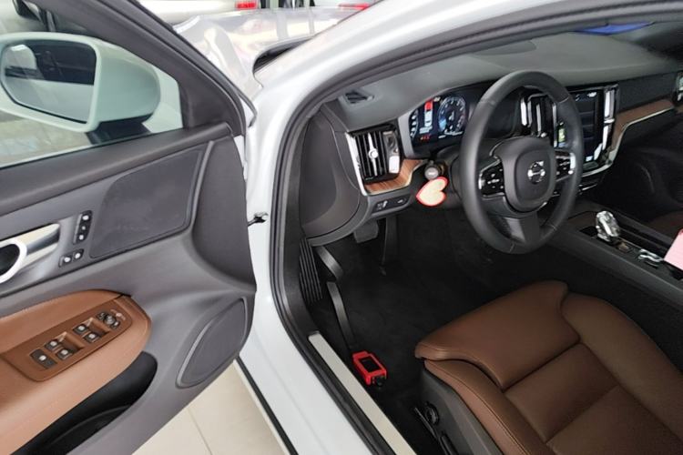 Used Volvo S60 2022 B4 Zhiyuan Luxury Edition Driver Seat